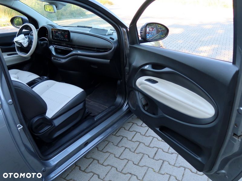 Fiat 500e ver-42-kwh-la-prima - 17