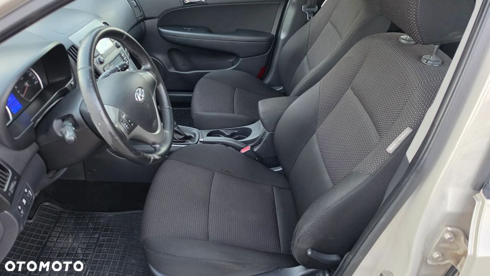 Hyundai i30 1.4 Comfort EU5 - 19