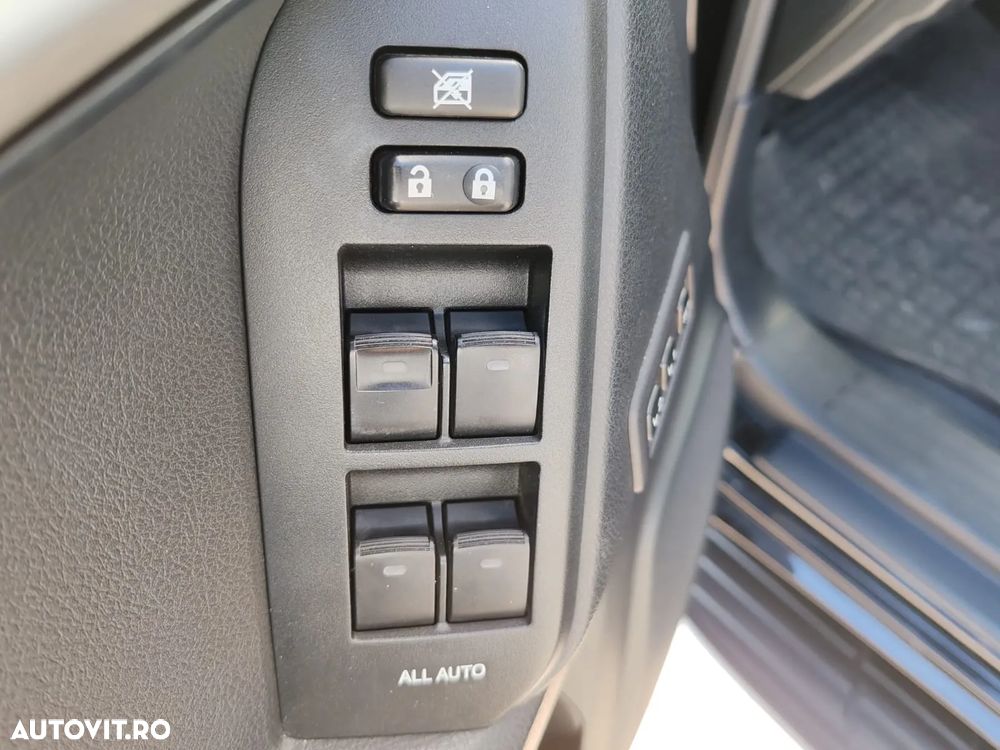 Toyota Land Cruiser 2.8l Turbo D-4D AVS Aut. Luxury - 23