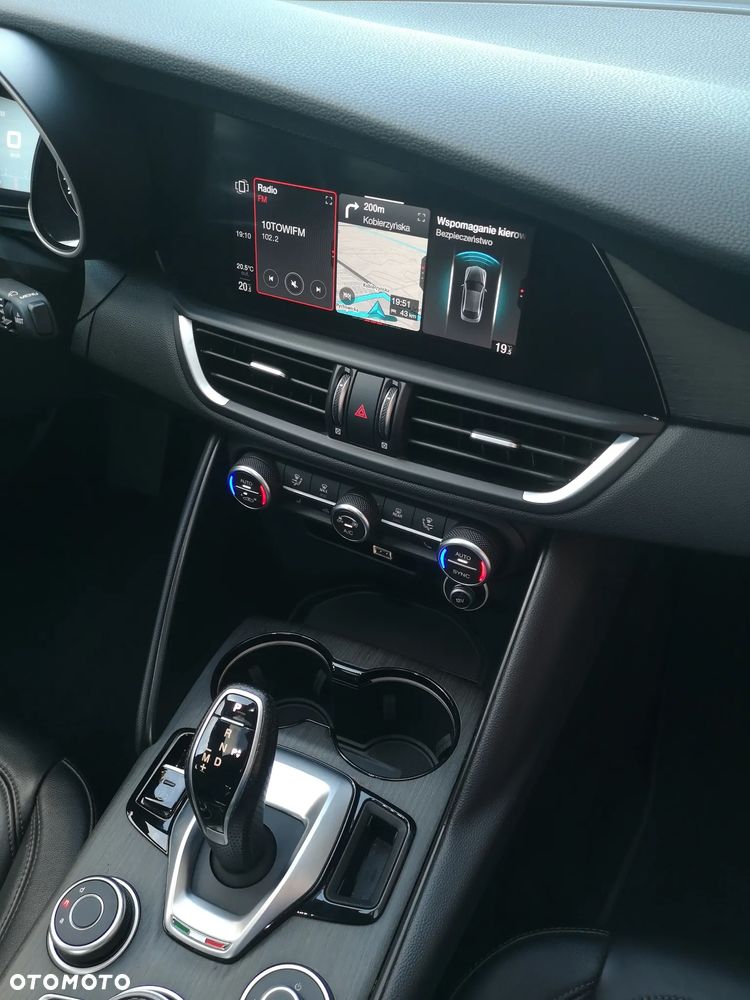 Alfa Romeo Giulia 2.0 Turbo 16V AT8-Q4 Ti - 17