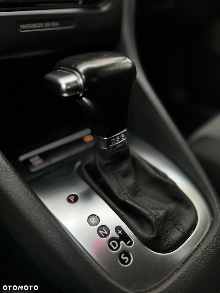 Volkswagen Golf - 22