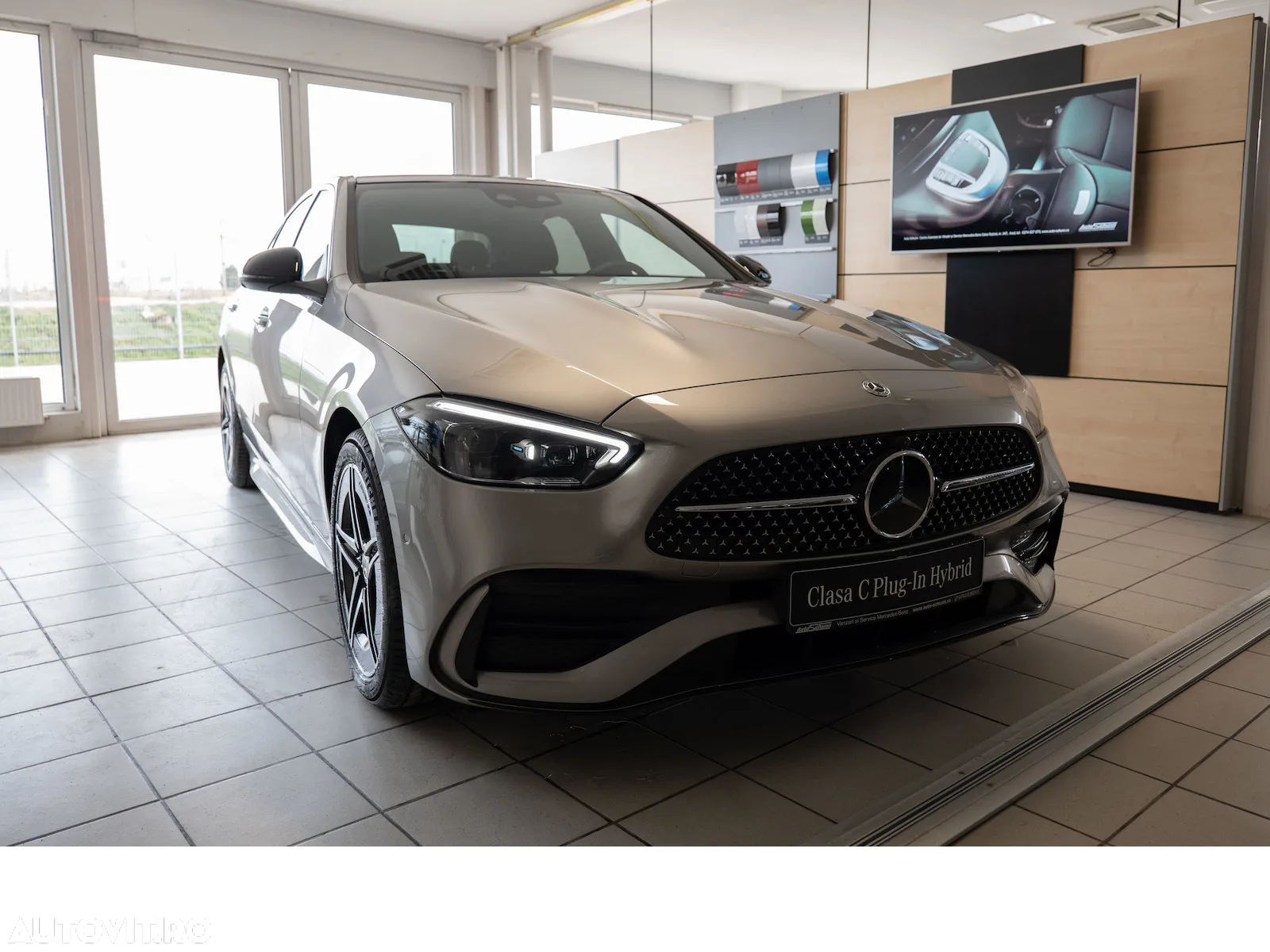 Mercedes-Benz C 300 e 4Matic 9G-TRONIC AMG Line - 3