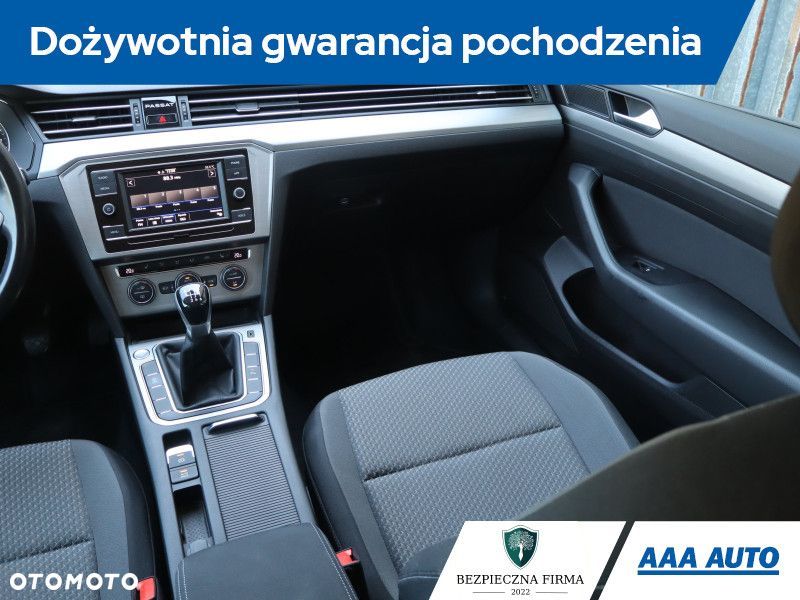 Volkswagen Passat - 10