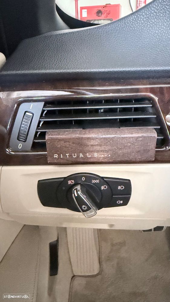 BMW 325 i Auto — fotografia 9