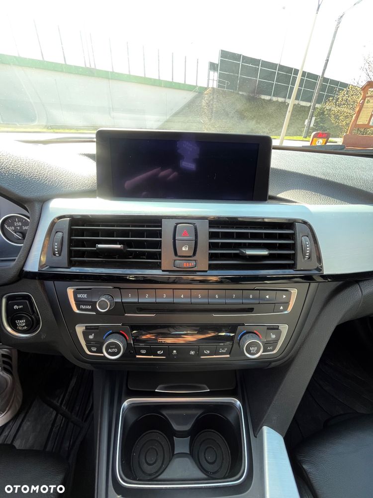 BMW Seria 3 335i xDrive Sport-Aut - 12