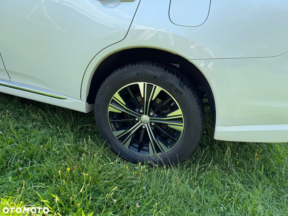 Mitsubishi Outlander - 9