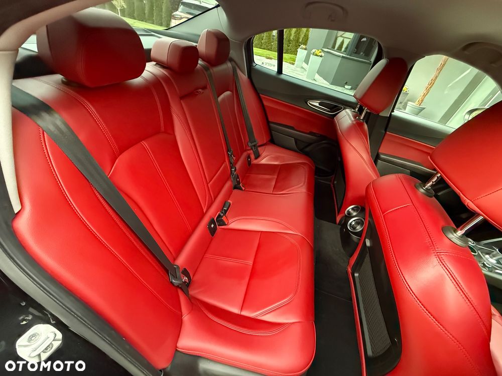 Alfa Romeo Giulia 2.0 Turbo - 12