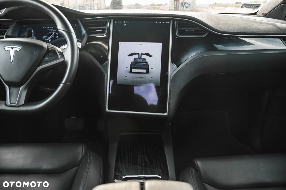 Tesla Model X - 23