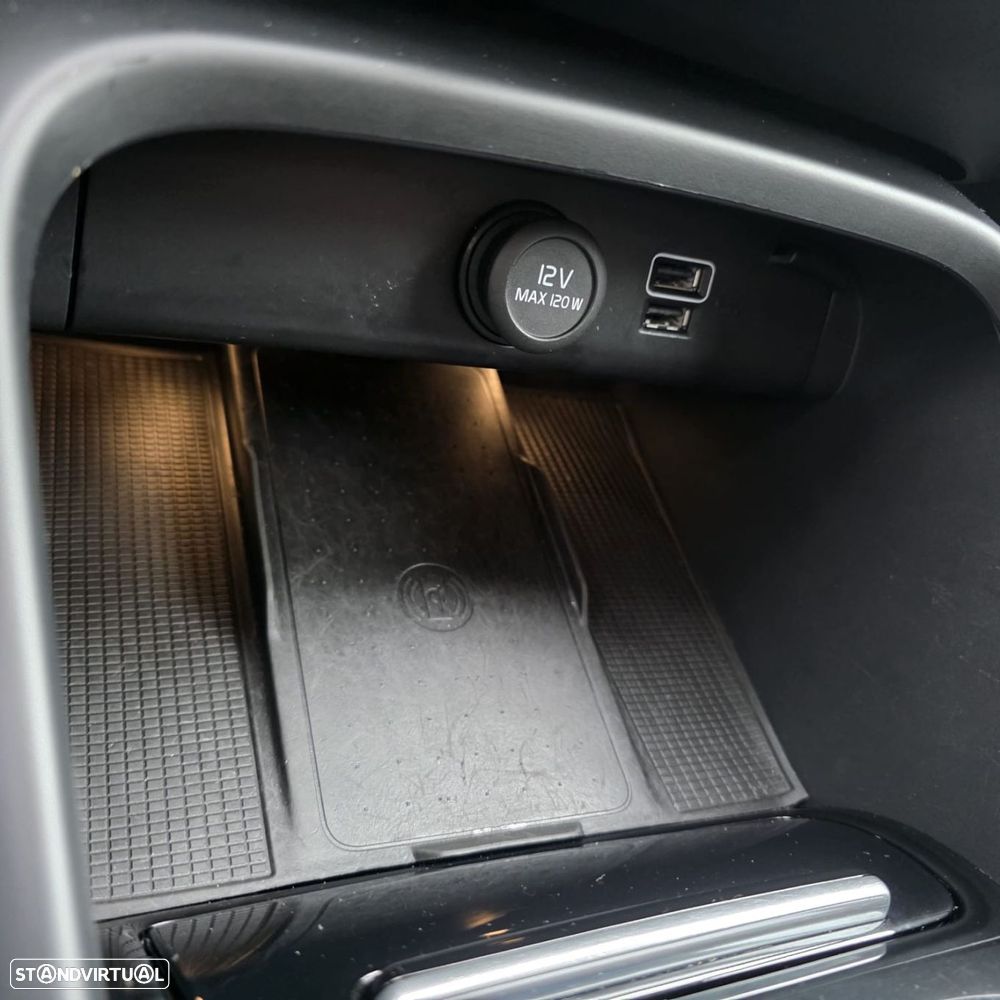 Volvo XC 40 2.0 D3 R-Design Geartronic - 32