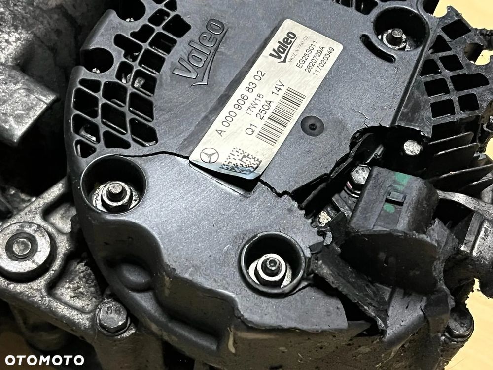 Alternator VALEO A0009068302 Mercedes E Klasa W213 2.0 CDi - 4