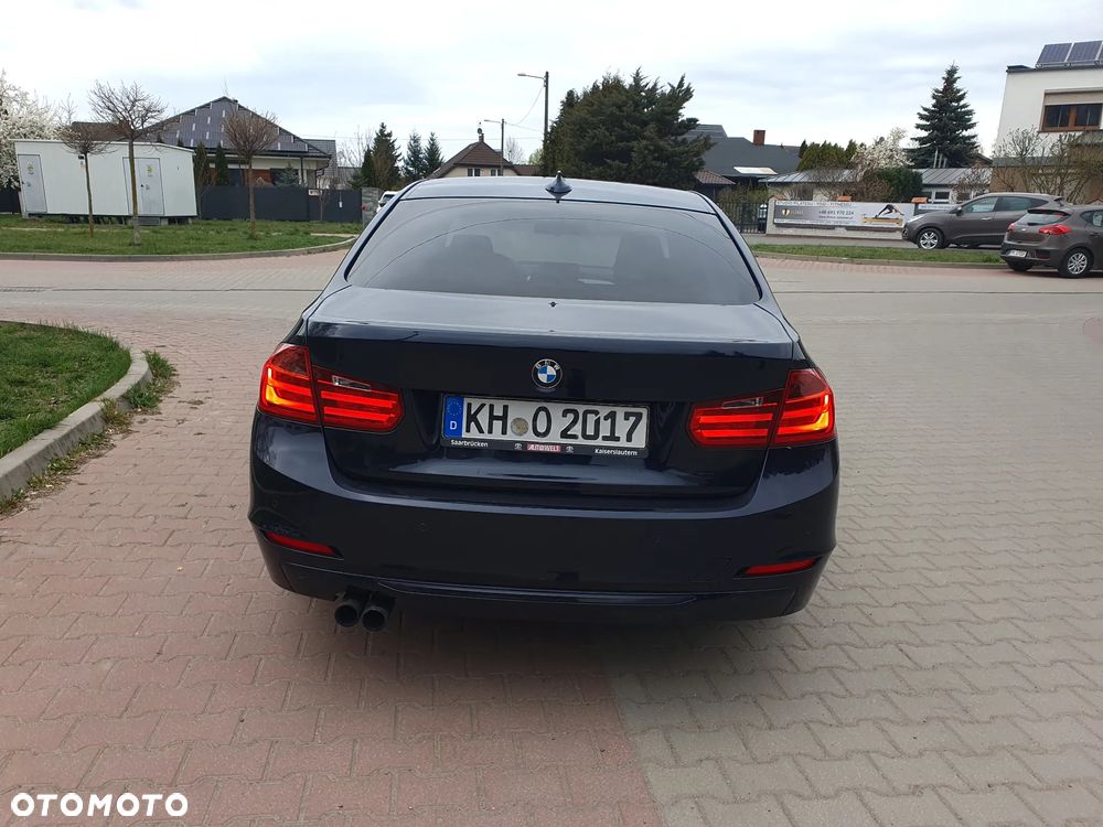 BMW Seria 3 328i Sport Line - 10