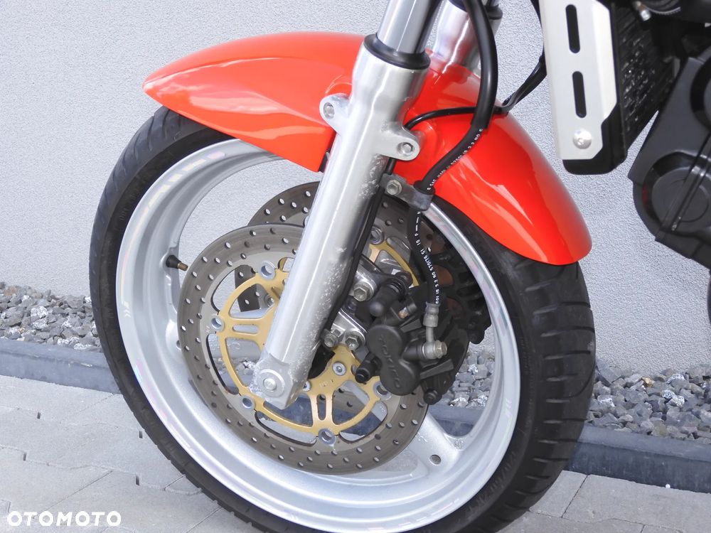 Suzuki SV - 32