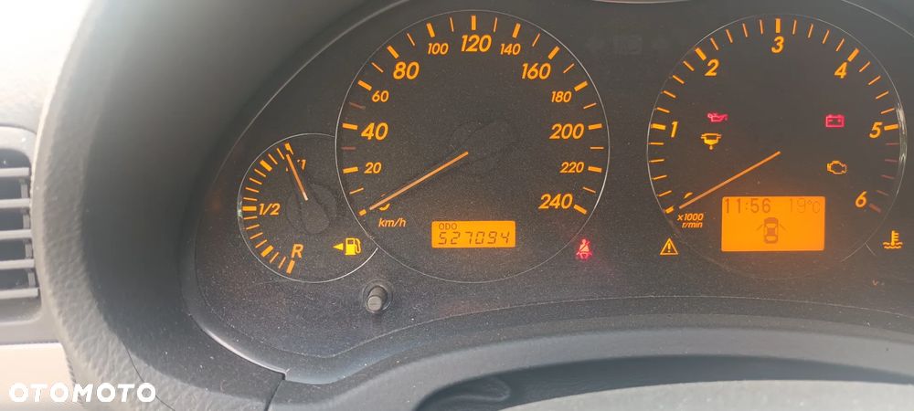 Toyota Avensis 2.0 D-4D Sol - 11