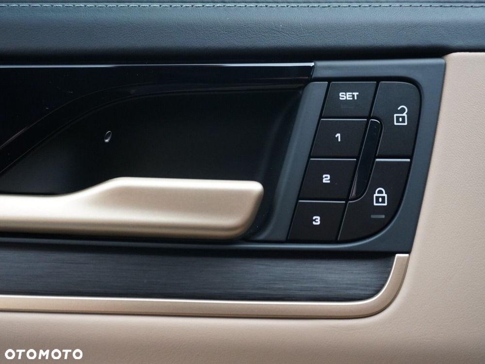 Porsche Cayenne E-Hybrid PHEV Black Edition - 20