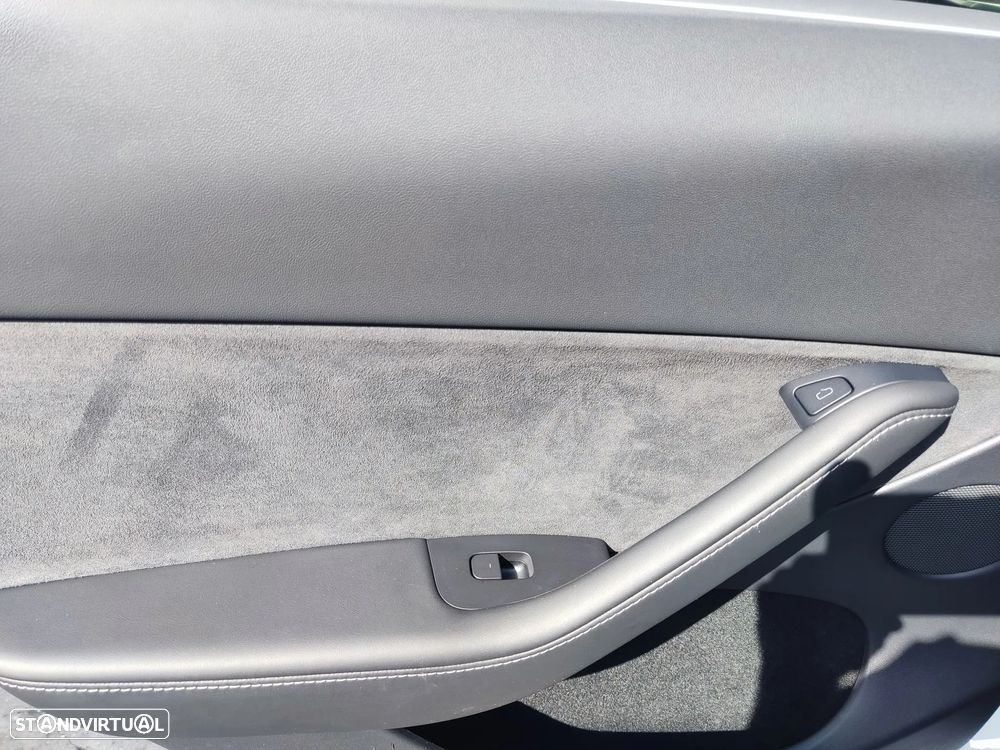 Tesla Model Y Long Range Tração Integral - 15