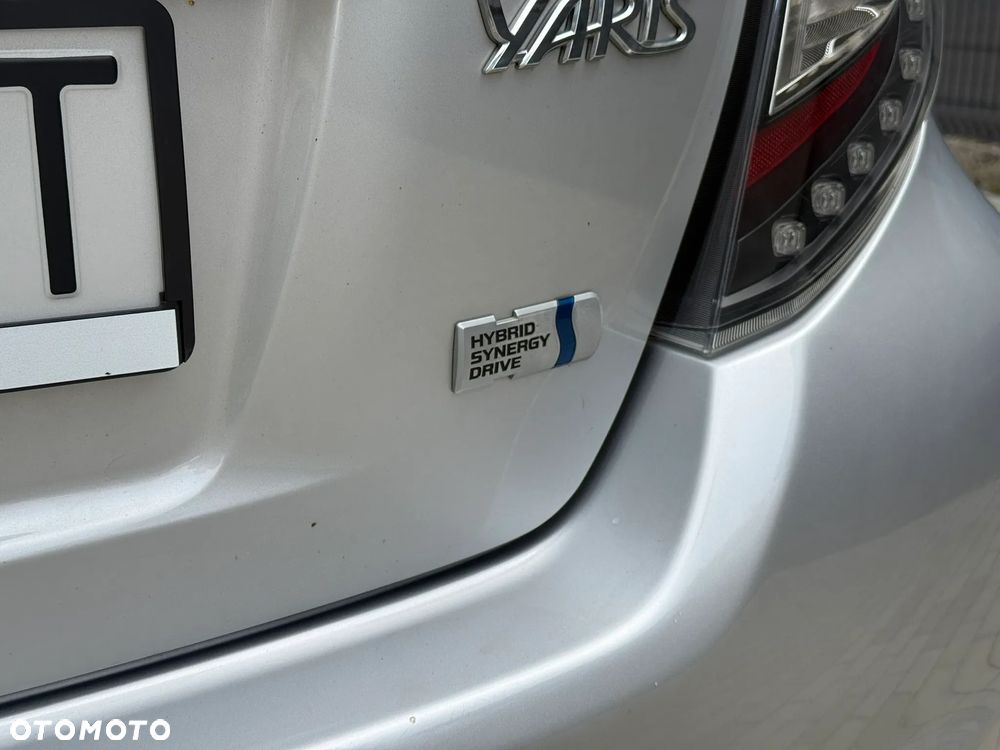 Toyota Yaris Hybrid 100 Premium - 6