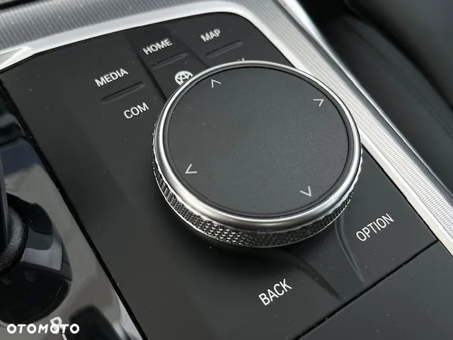 BMW Seria 3 318d Sport Line - 24