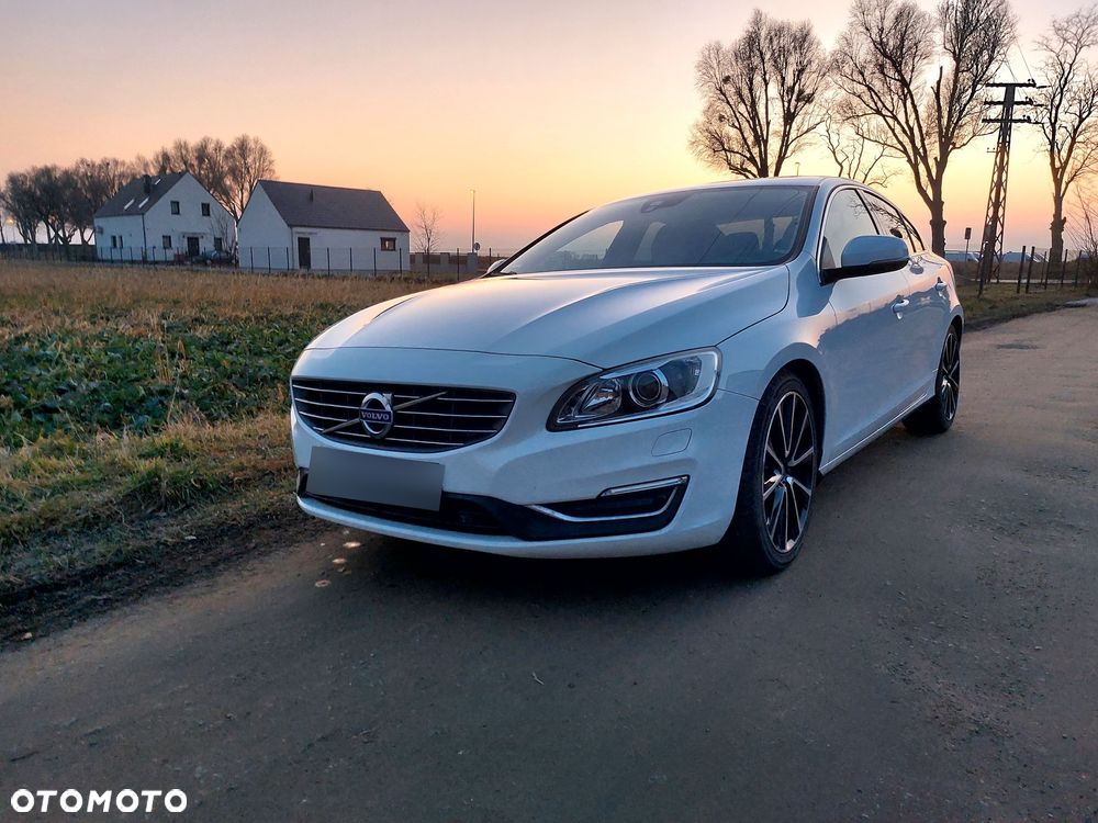 Volvo S60 D4 Drive-E R-Design Momentum - 3
