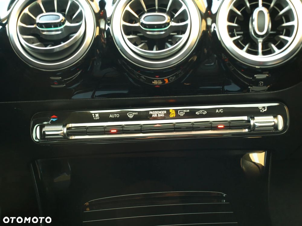 Mercedes-Benz CLA 220 d 8G-DCT - 19