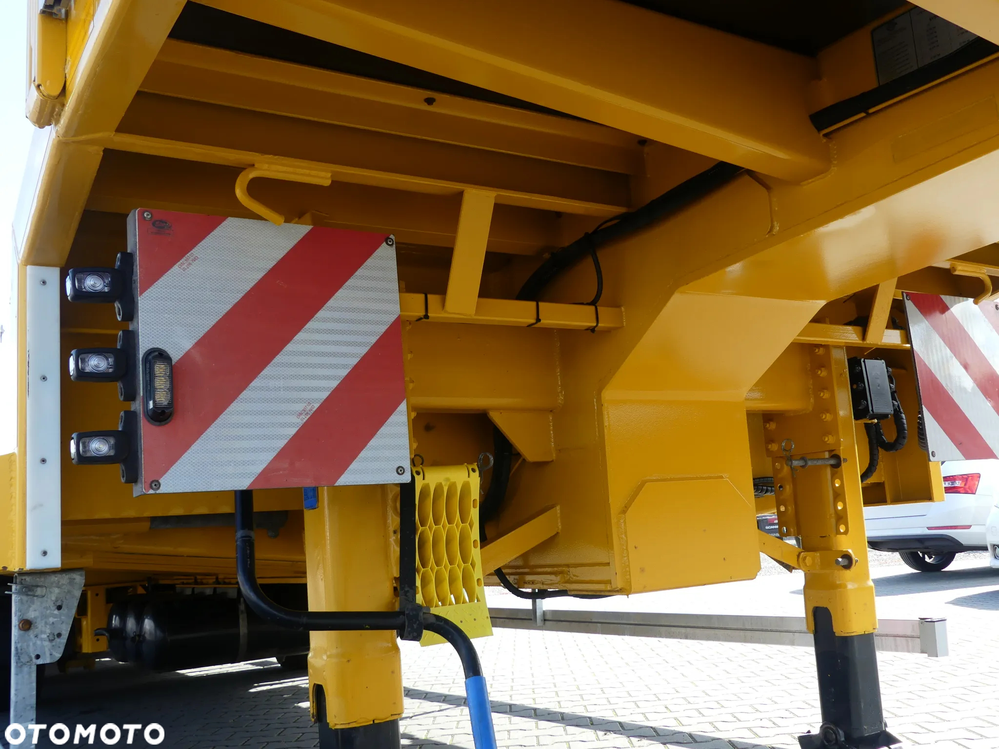Bodex NISKOPODWOZIOWA / LAWETA / PRZEBIEG 18 TYS KM !!! / - 28