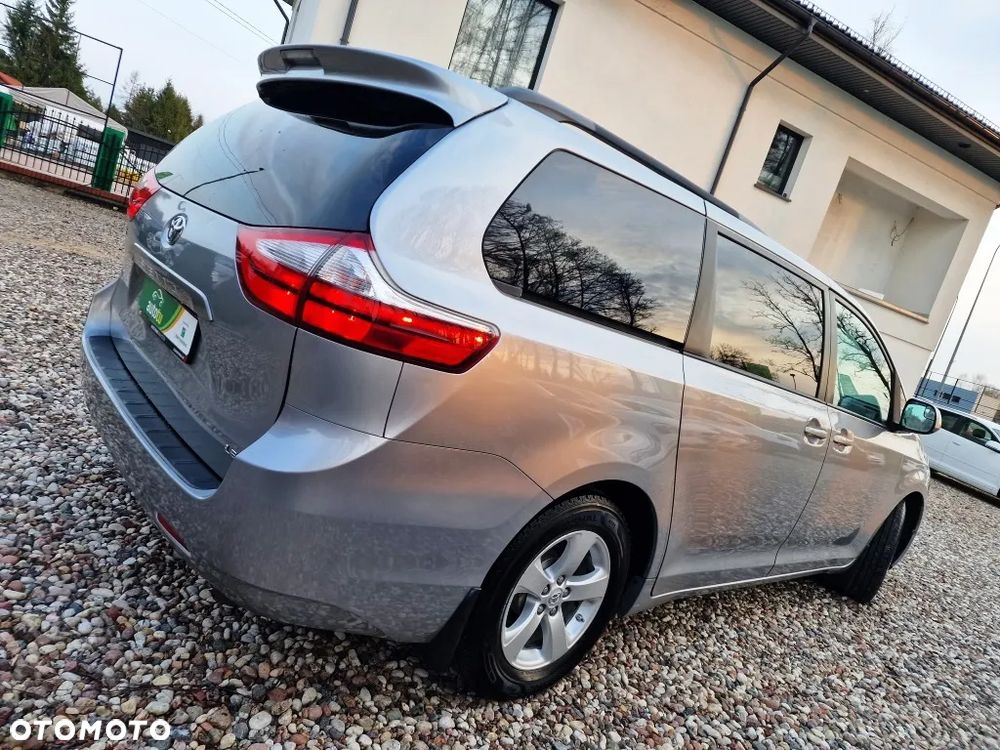 Toyota Sienna - 6