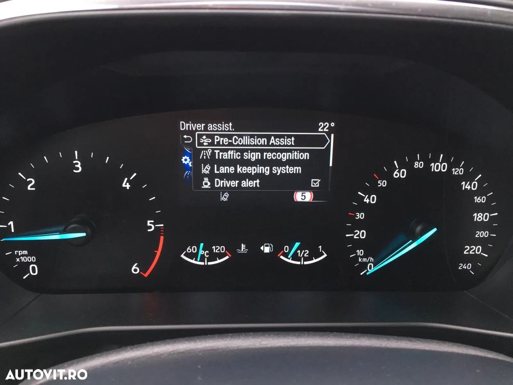 Ford Focus Turnier 1.5 EcoBlue Start-Stopp-System TITANIUM DESIGN - 30