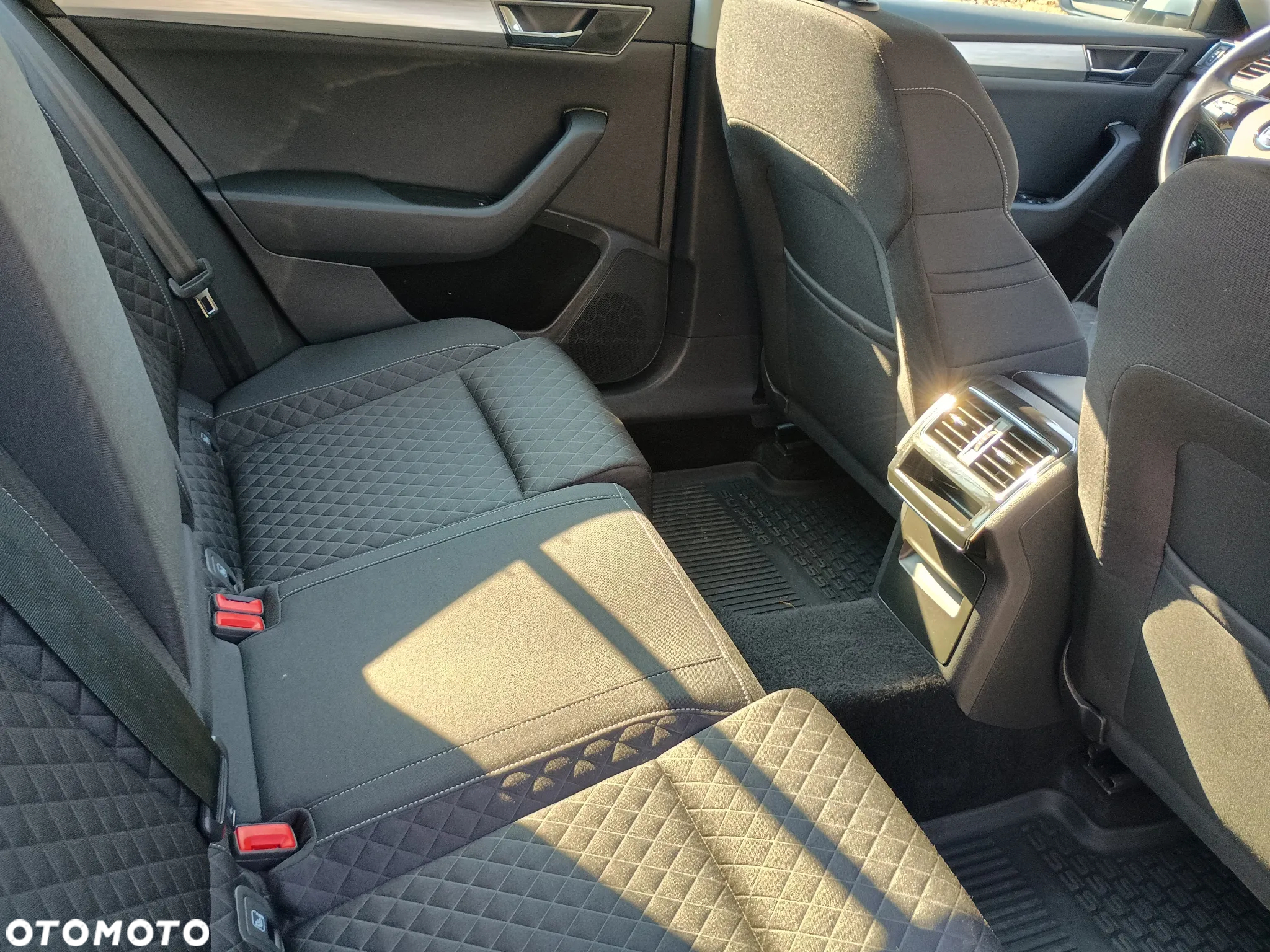 Skoda Superb 2.0 TDI Ambition DSG7 - 26