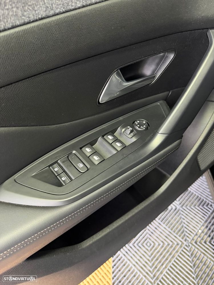 Peugeot 408 1.6 Hybrid Allure Pack e-EAT8 - 27