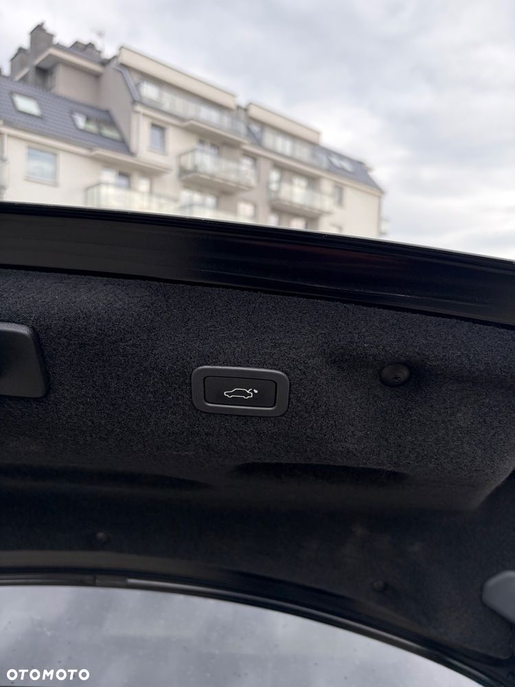 Jaguar XE 2.0 T Prestige - 23