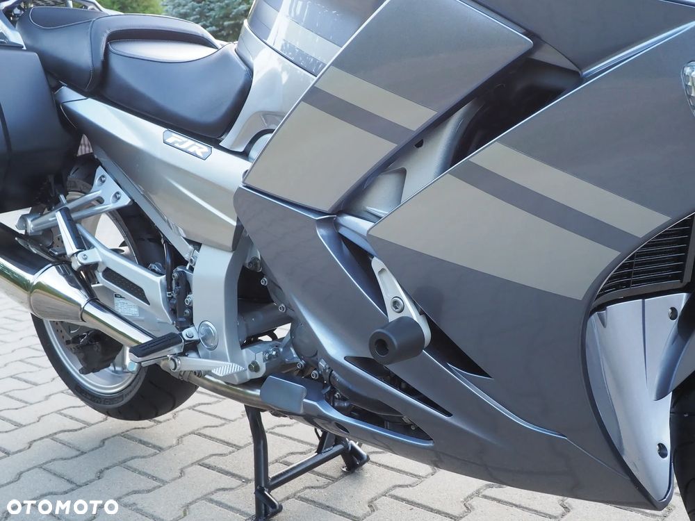 Yamaha FJR - 27