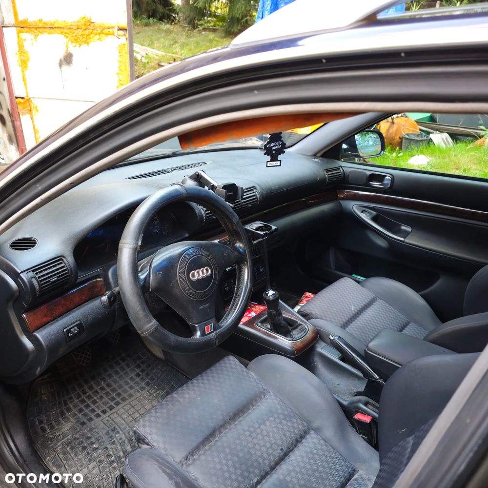 Audi A4 Avant 2.4 - 1