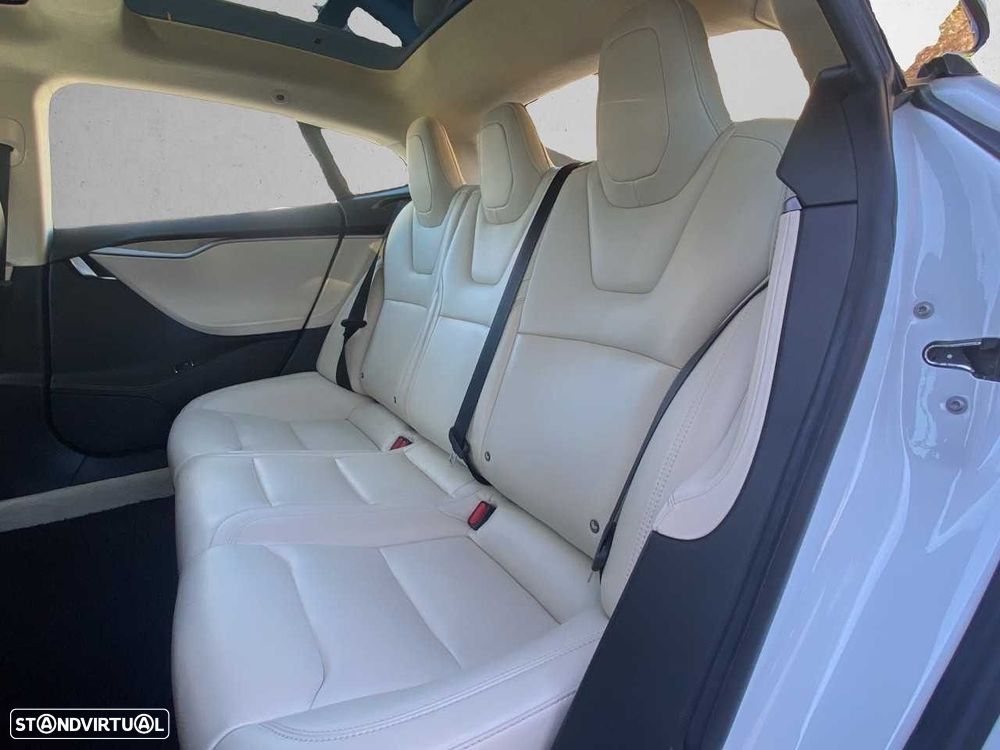 Tesla Model S - 10