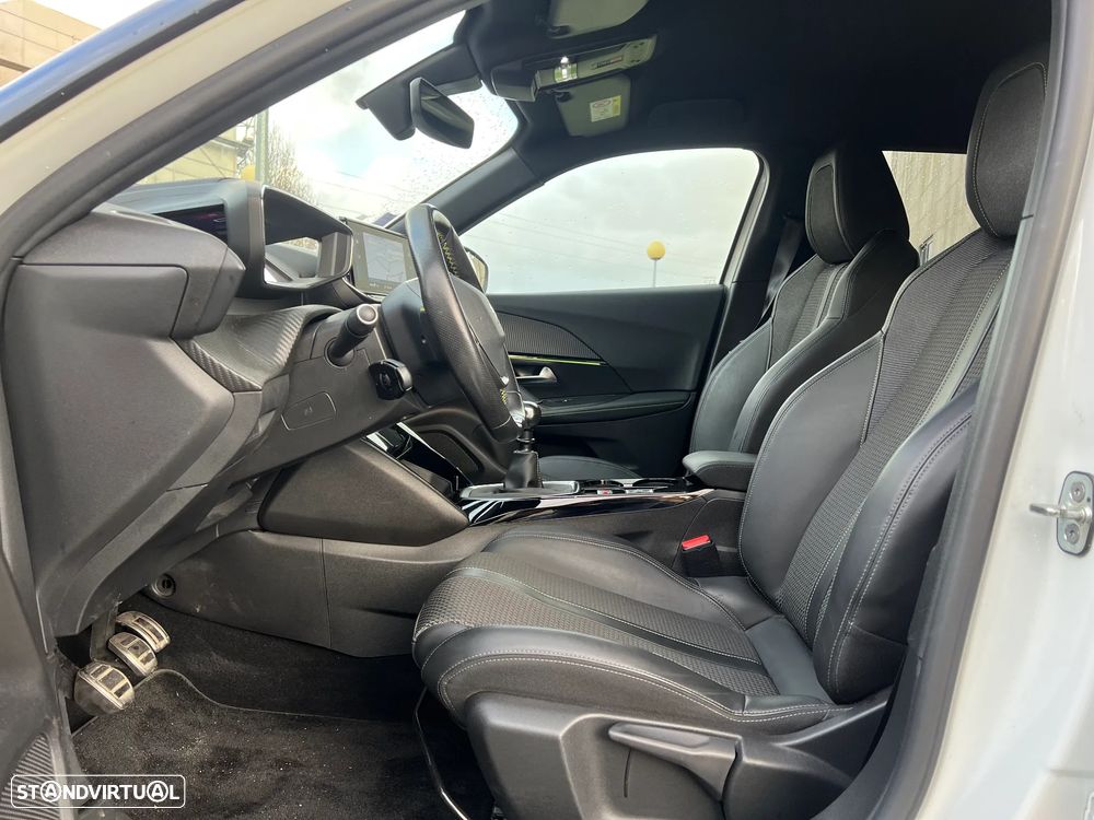 Peugeot 2008 1.2 PureTech GT Line - 21