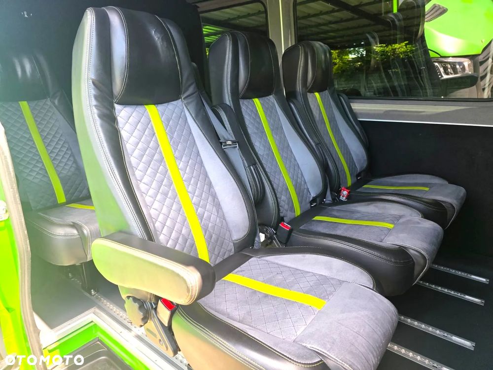 Mercedes-Benz Sprinter - 14