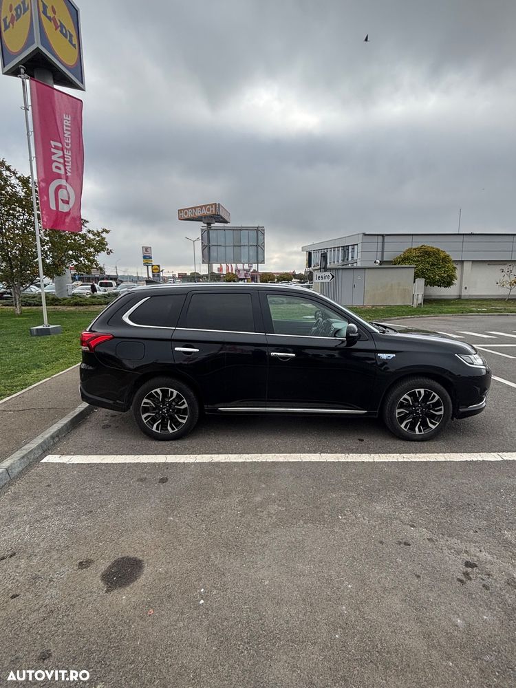 Mitsubishi Outlander - 9