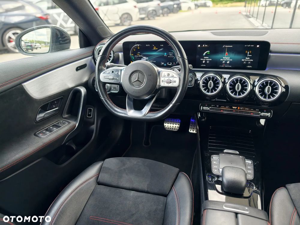 Mercedes-Benz CLA 220 7G-DCT - 10