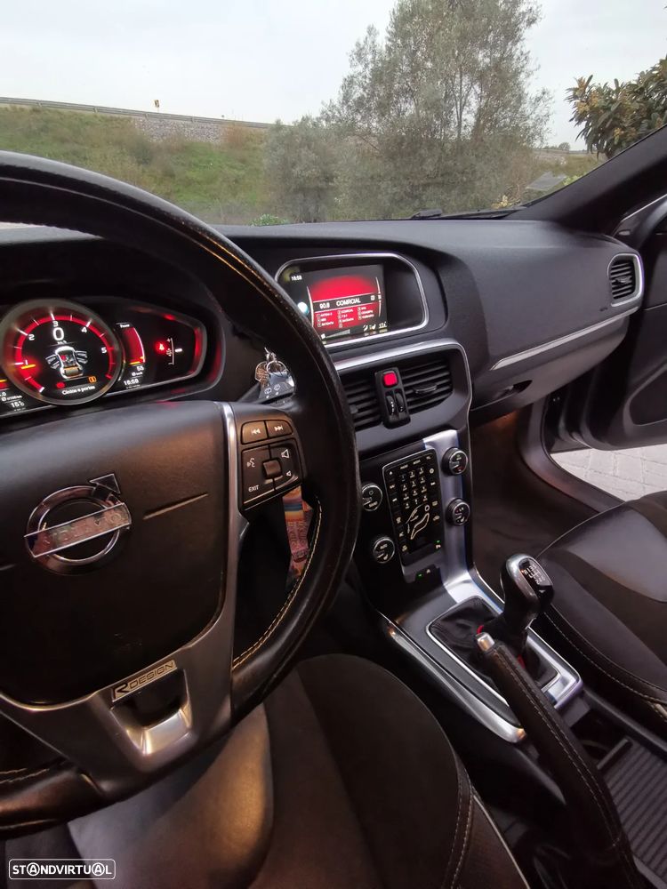 Volvo V40 D2 R Design - 5