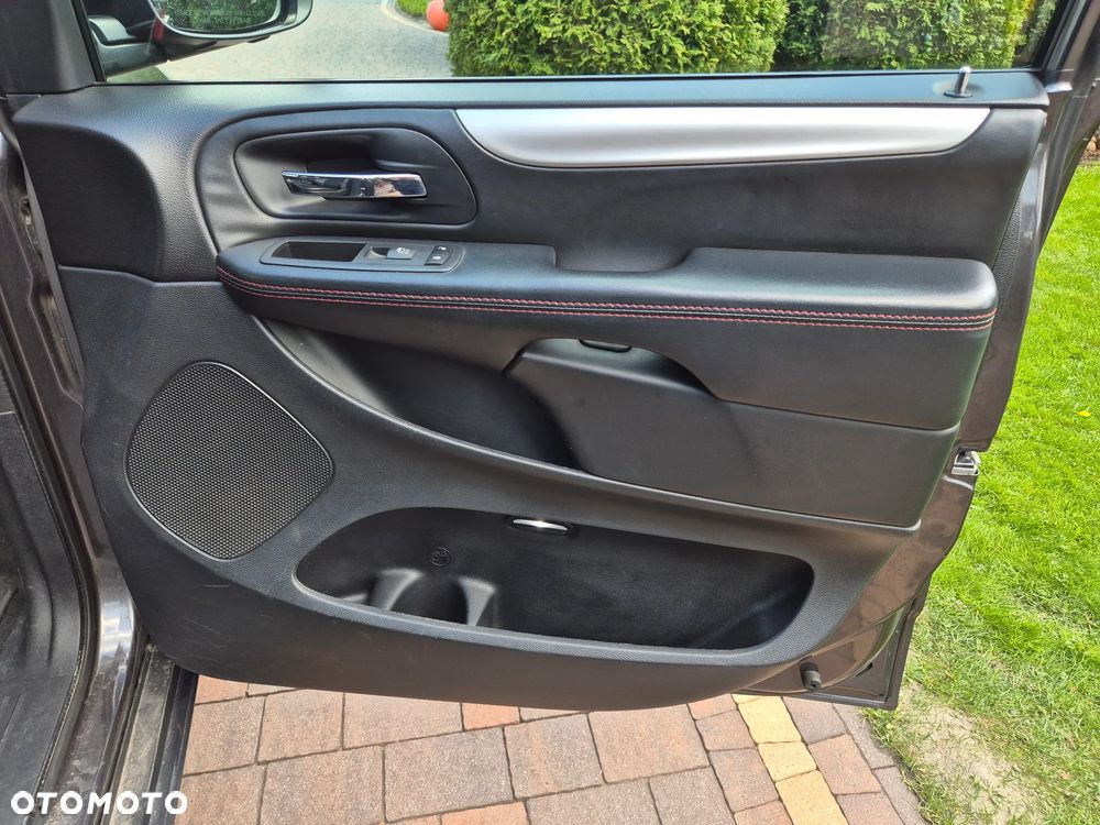 Dodge Grand Caravan - 40