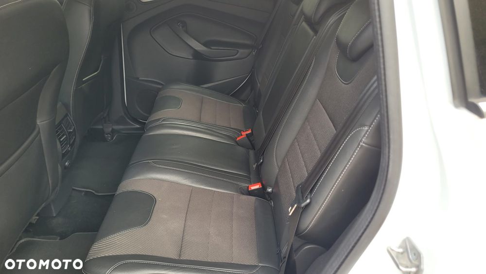 Ford Kuga 2.0 TDCi 2x4 Titanium - 22