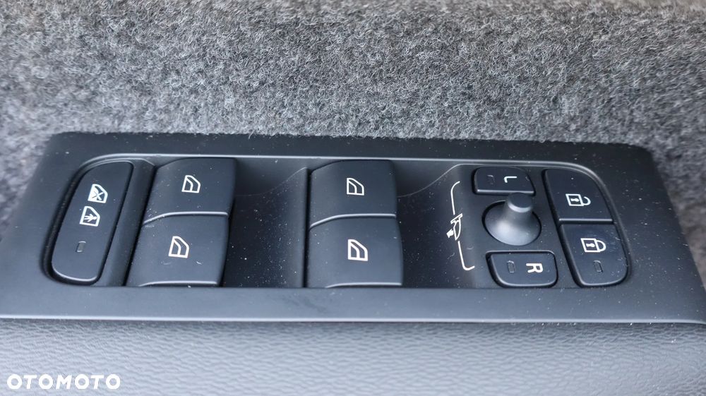 Volvo XC 40 B4 Plus Black Edition - 20