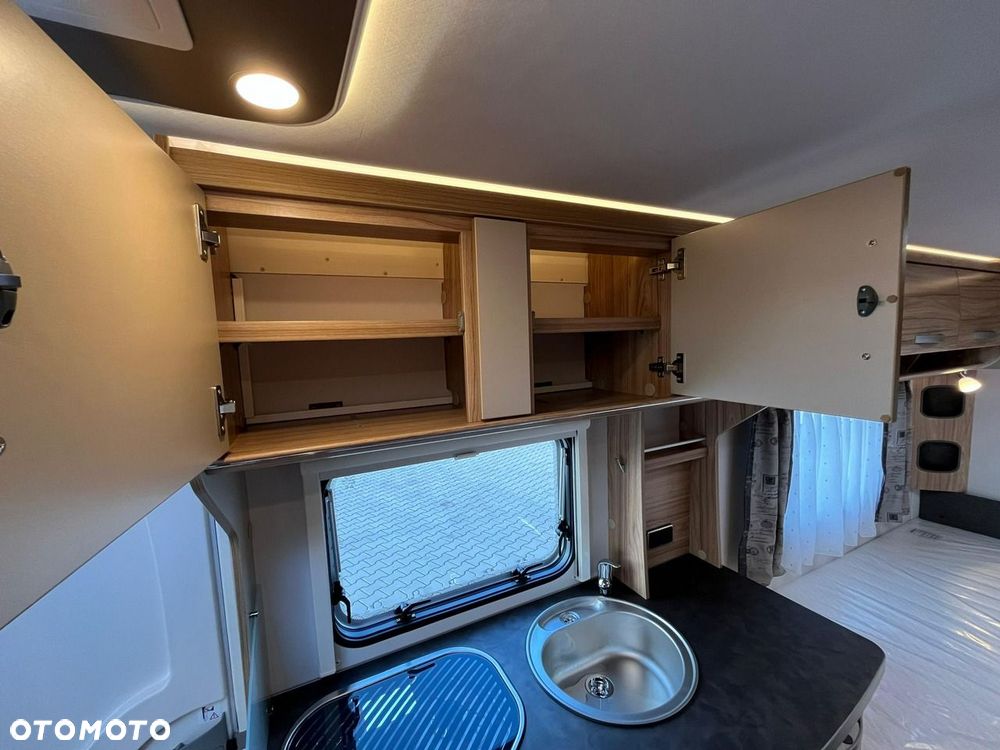 Hymer-Eriba Nova Light 442 - 16