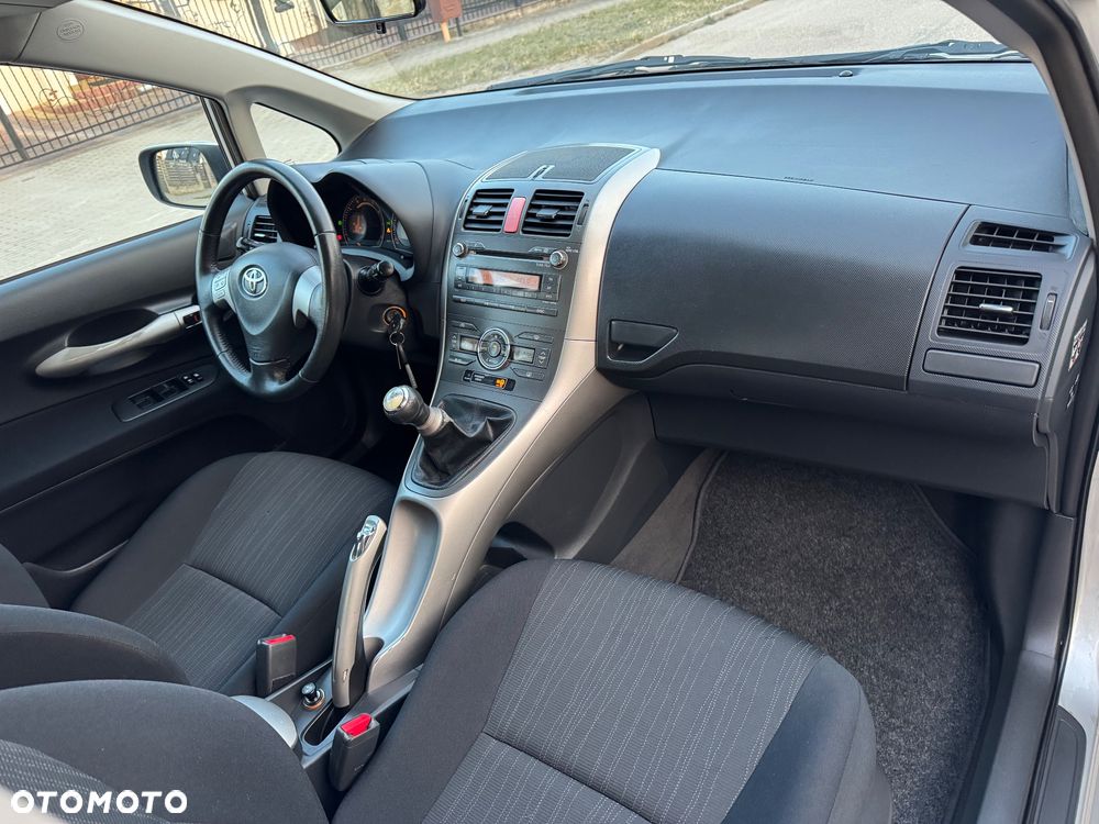 Toyota Auris 1.33 VVT-i Terra - 32