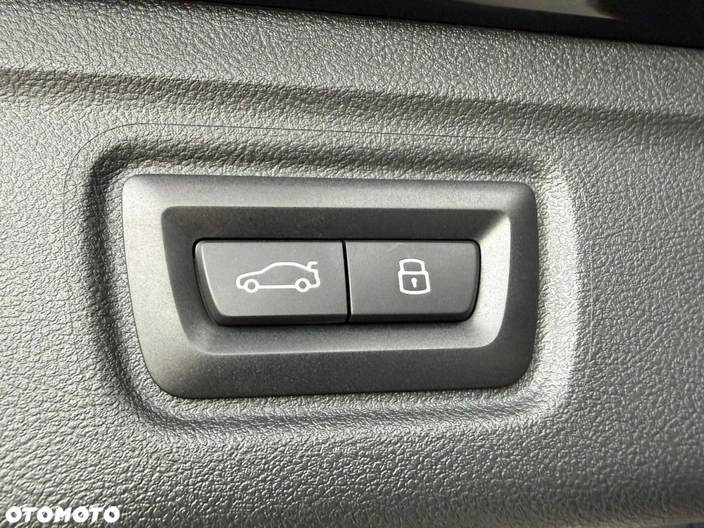 BMW Seria 3 330i xDrive M Sport sport - 19