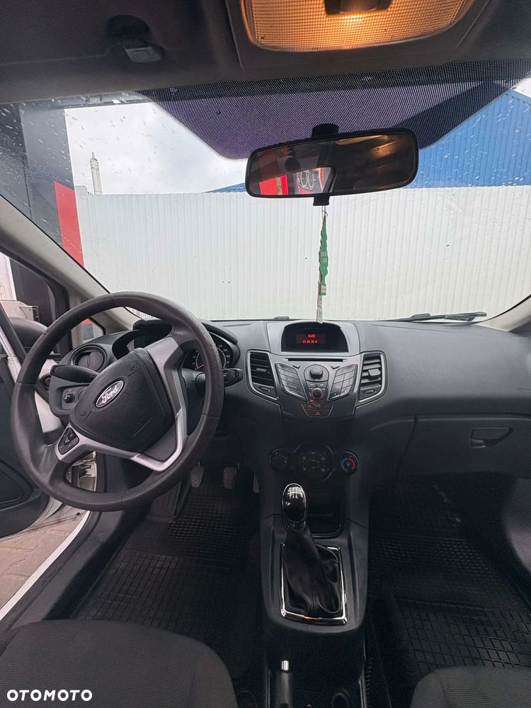 Ford Fiesta 1.4 TDCi Ambiente - 12