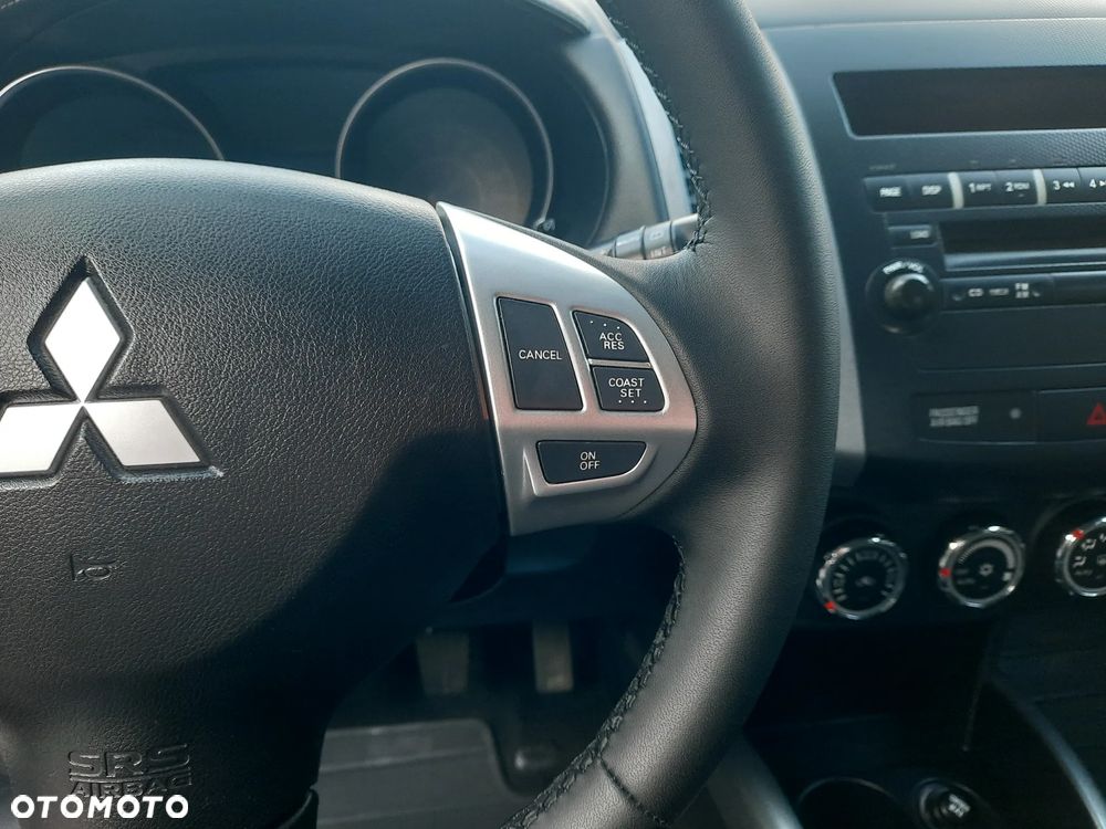Mitsubishi Outlander - 16