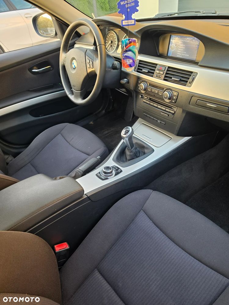 BMW Seria 3 318d - 9