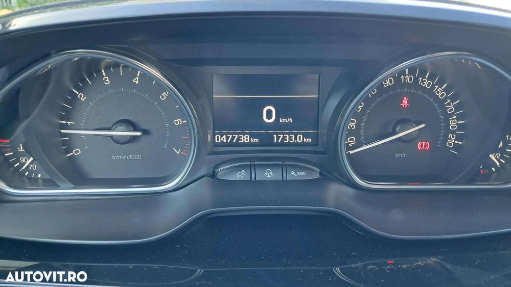 Peugeot 2008 1.2 PureTech Turbo Allure - 6