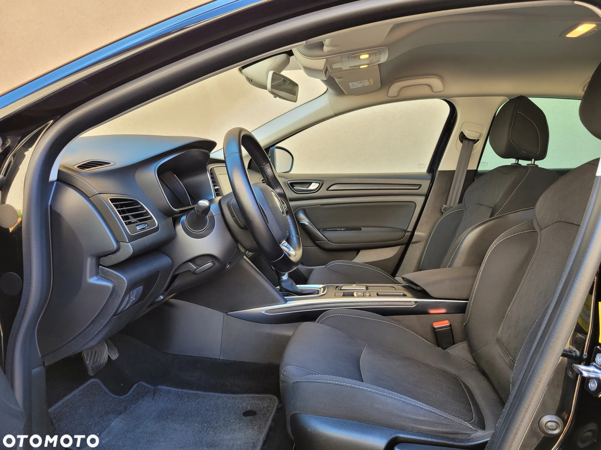 Renault Megane ENERGY TCe 140 EDC LIMITED - 22
