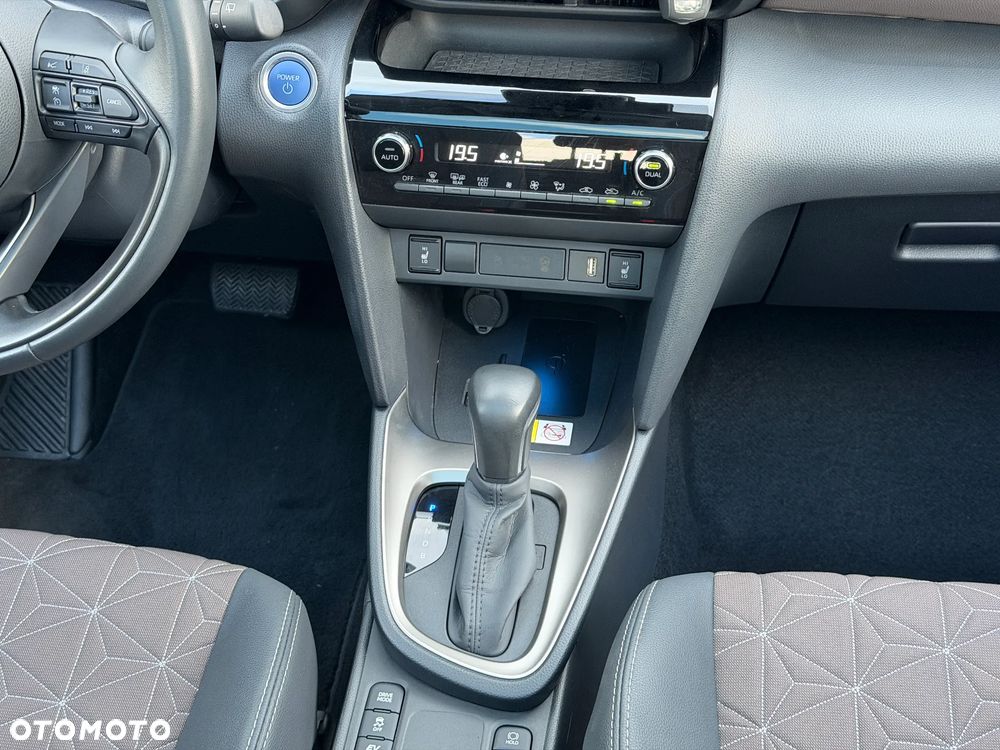 Toyota Yaris 130 1.5 VVT-i Premiere Edition - 17