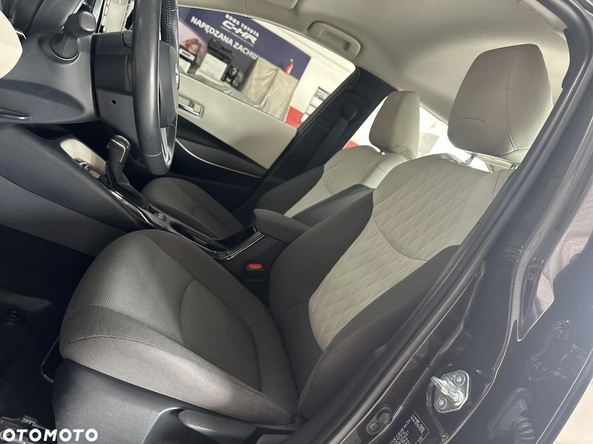 Toyota Corolla 1.8 Hybrid Comfort - 23